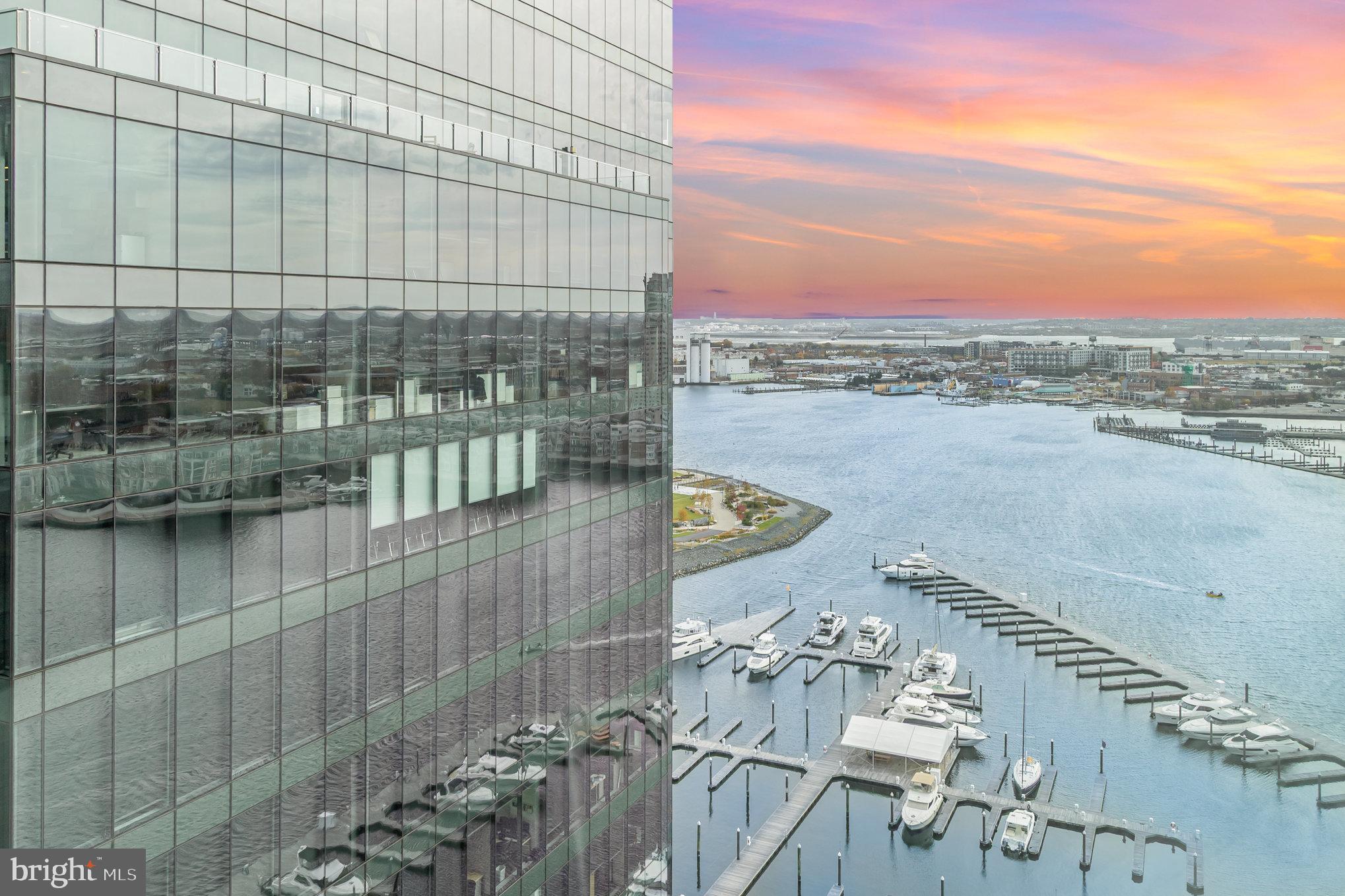 FOUR SEASONS PRIVATE RESIDENCES - Residential