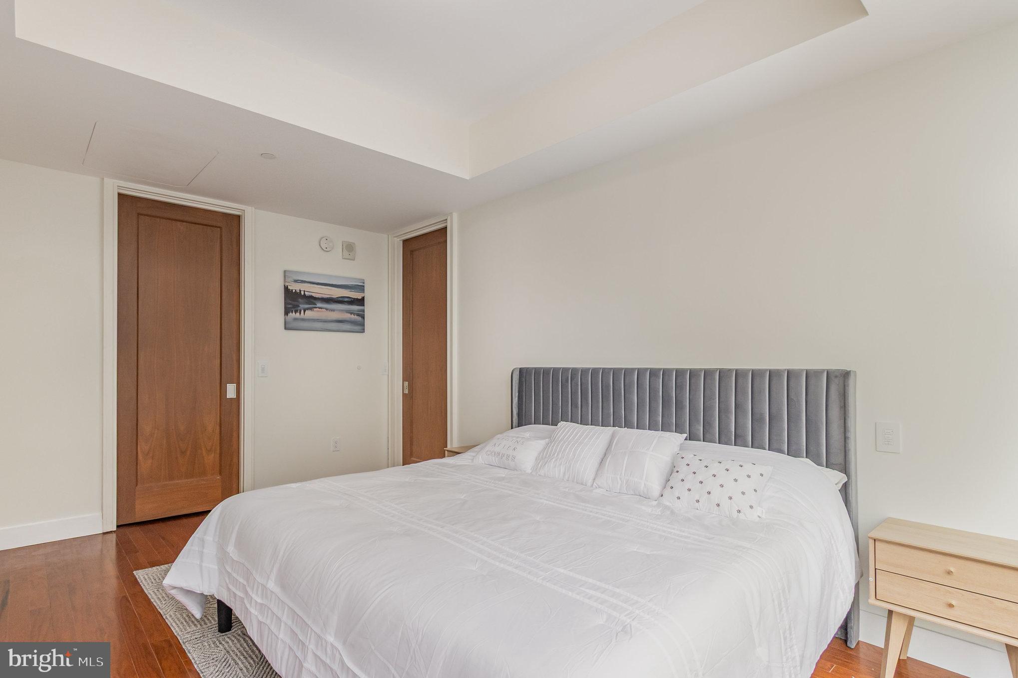 FOUR SEASONS PRIVATE RESIDENCES - Residential