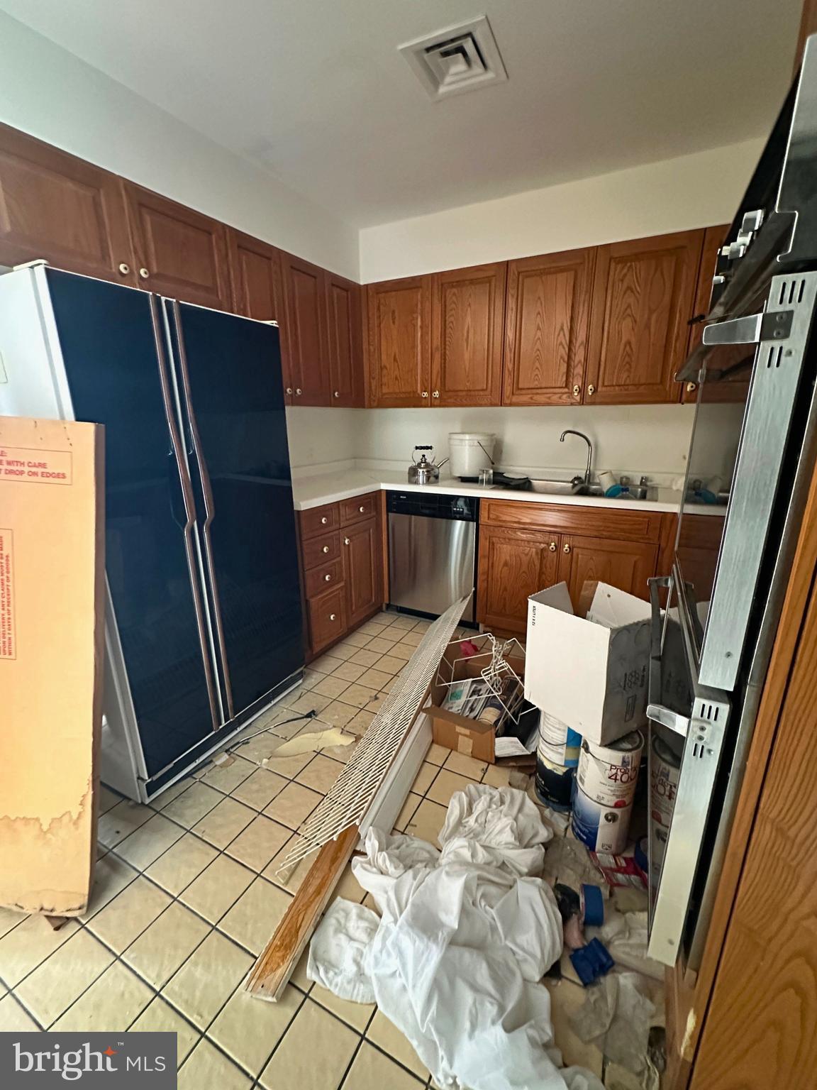 HARBOR COURT CONDOMINIUMS - Residential