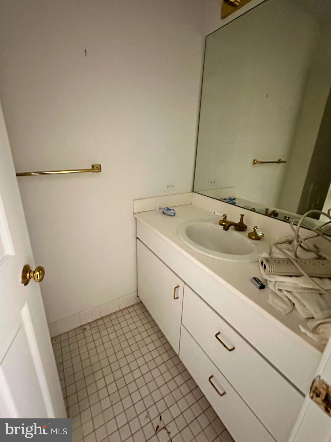 HARBOR COURT CONDOMINIUMS - Residential