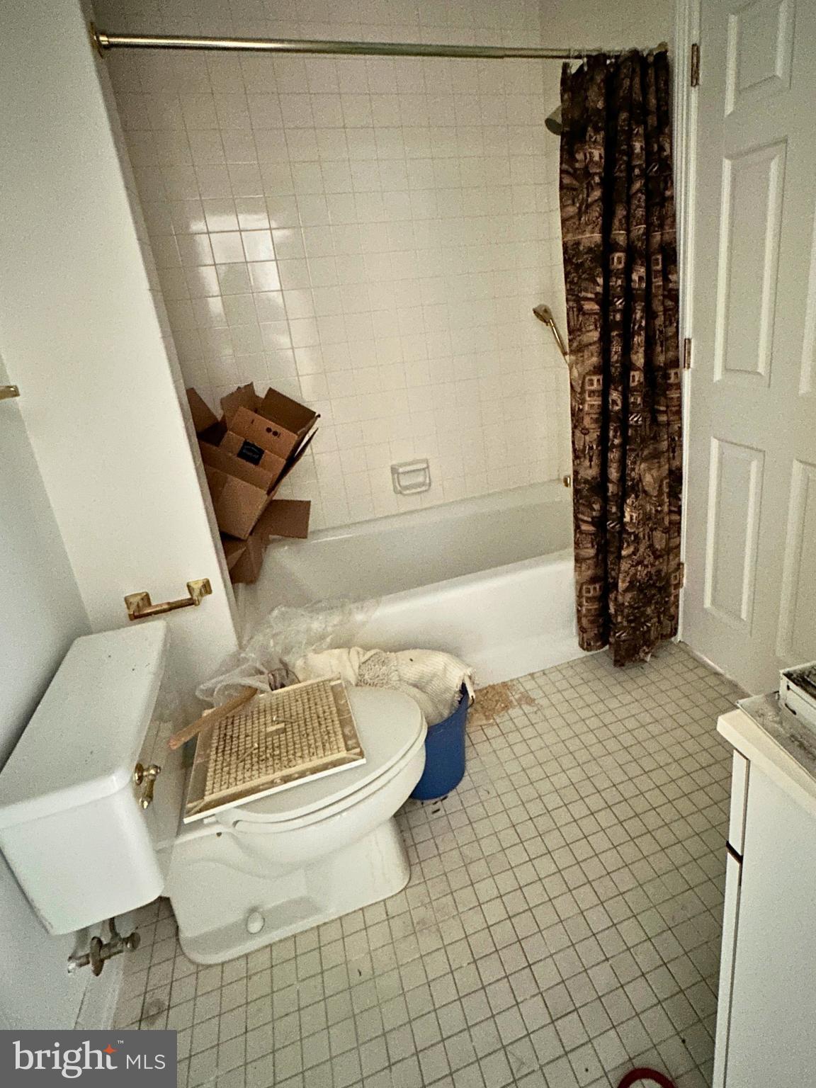 HARBOR COURT CONDOMINIUMS - Residential