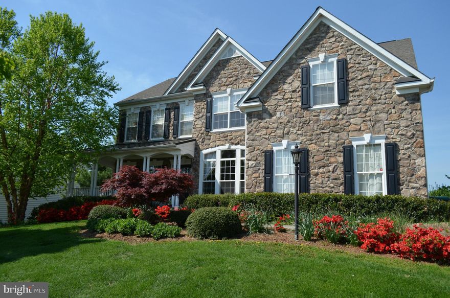 Builder's Model Home offers every imaginable feature to please even the most discriminating buyer-Impeccably maintained.-Lg col offers a traffic flow for gracious living & entertaining- formal LR & DR, FR & Office main flr. One could live in the MBR closet with chandelier. Tax Rec  incorrect 3314sf=1&2 flr & 1500sf fin lower level. Features attached, too many to list here-Amazing Hm, please Visit.