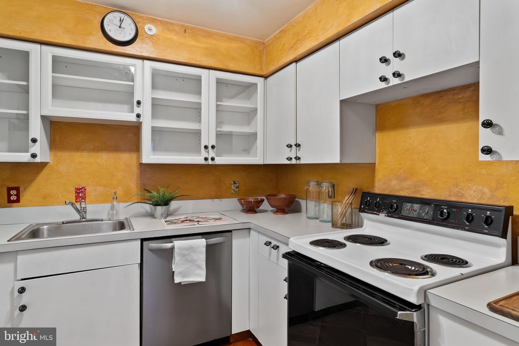 CHURCHILL COURT - Residential