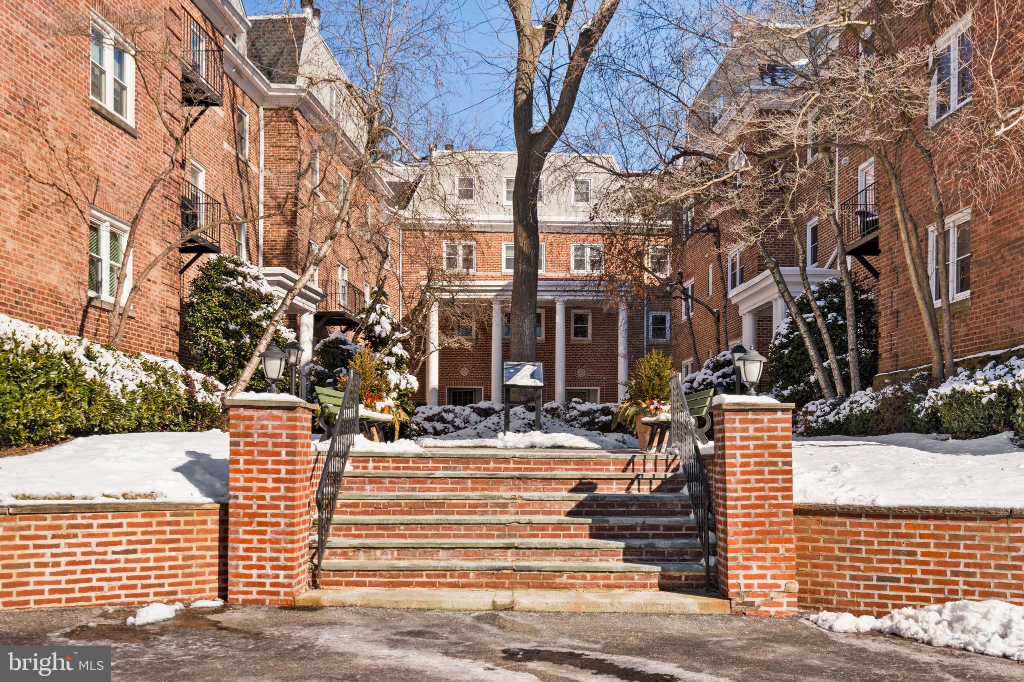 CHURCHILL COURT - Residential