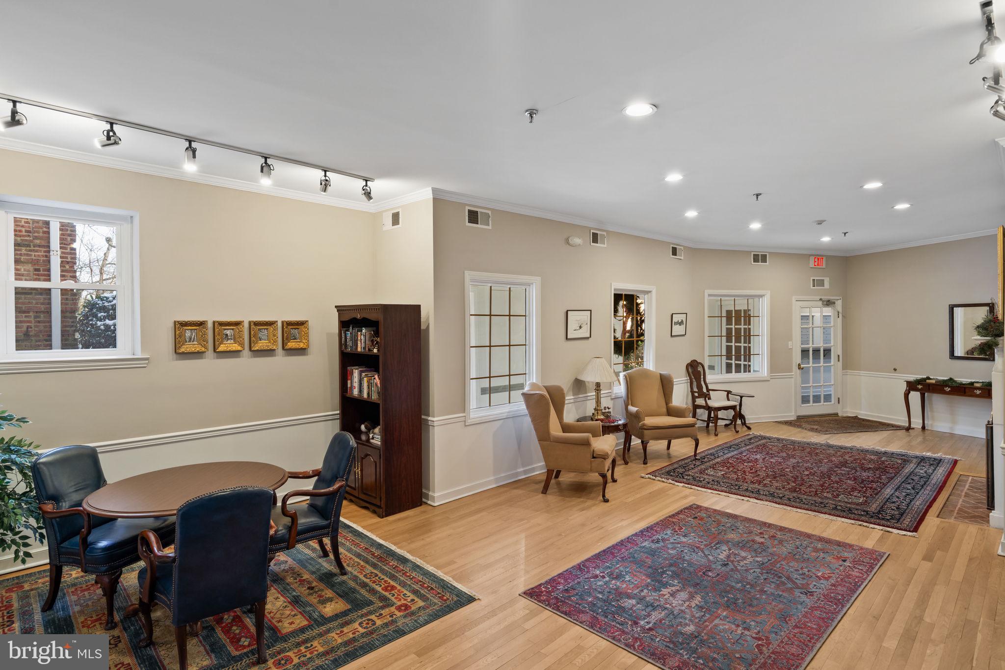 CHURCHILL COURT - Residential