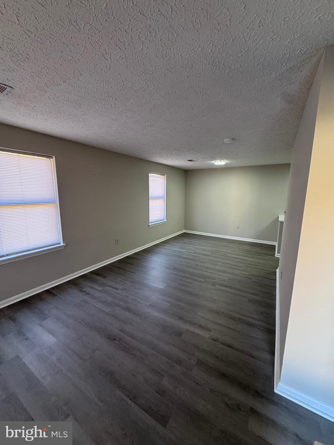 HUNTINGTON NEIGHBORHOOD - Residential Lease