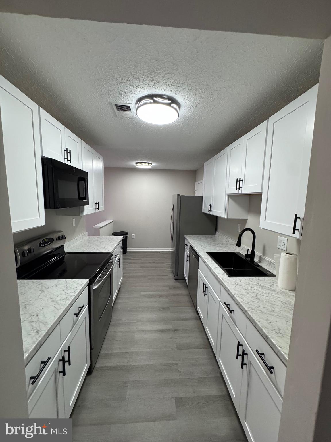 HUNTINGTON NEIGHBORHOOD - Residential Lease