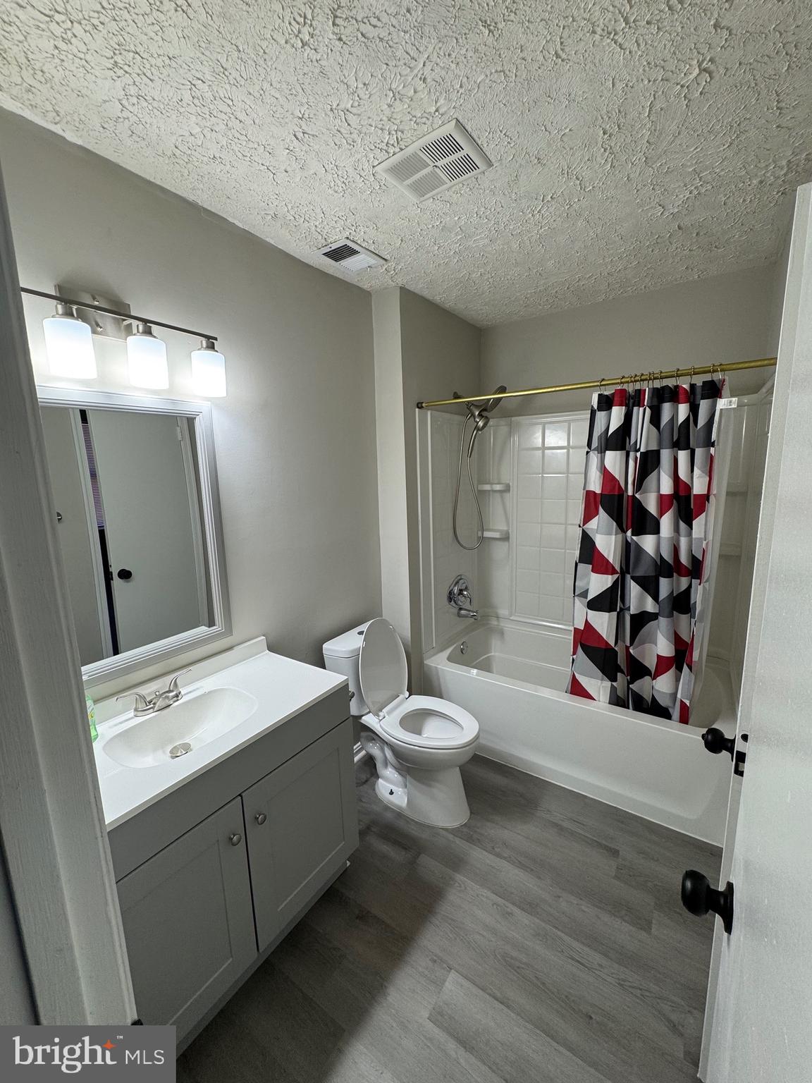 HUNTINGTON NEIGHBORHOOD - Residential Lease