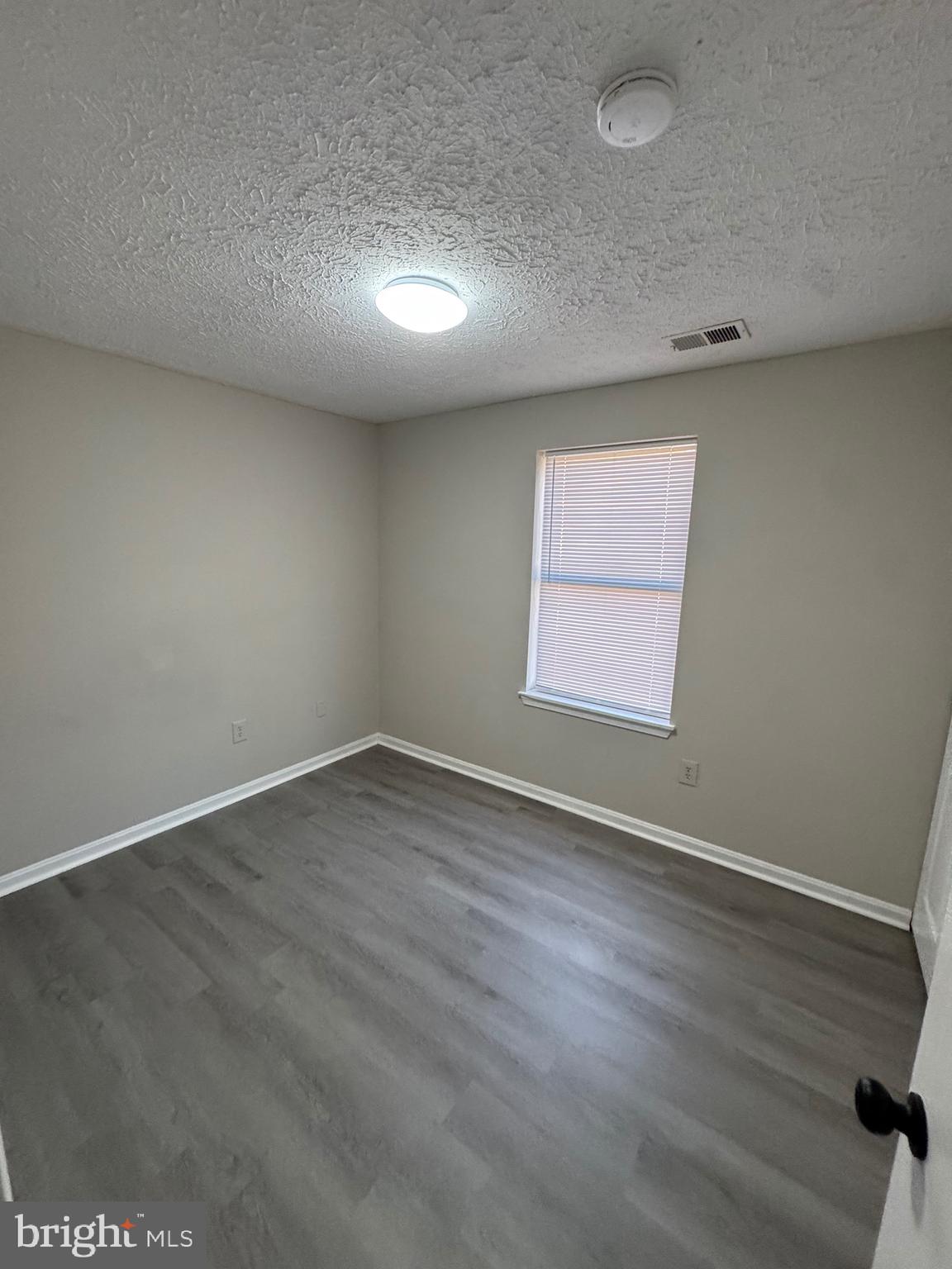 HUNTINGTON NEIGHBORHOOD - Residential Lease