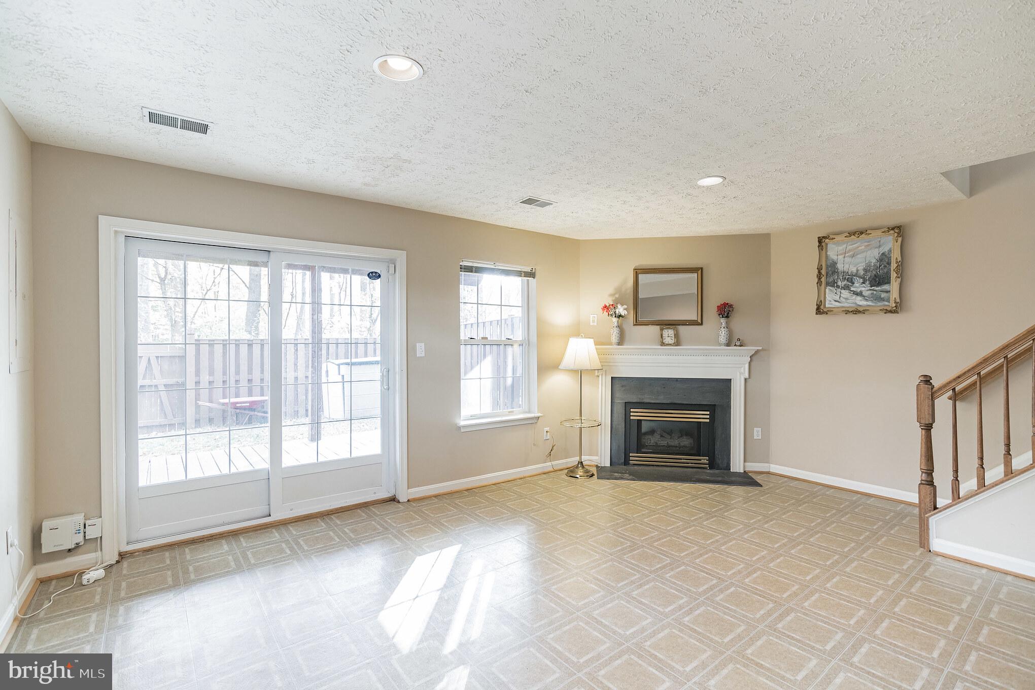 RIDGEFIELD VILLAGE - Residential