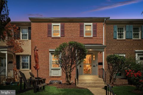 Photo of 8227 Mcclelland Pl, ALEXANDRIA, VA 22309 (MLS # VAFX2307408)