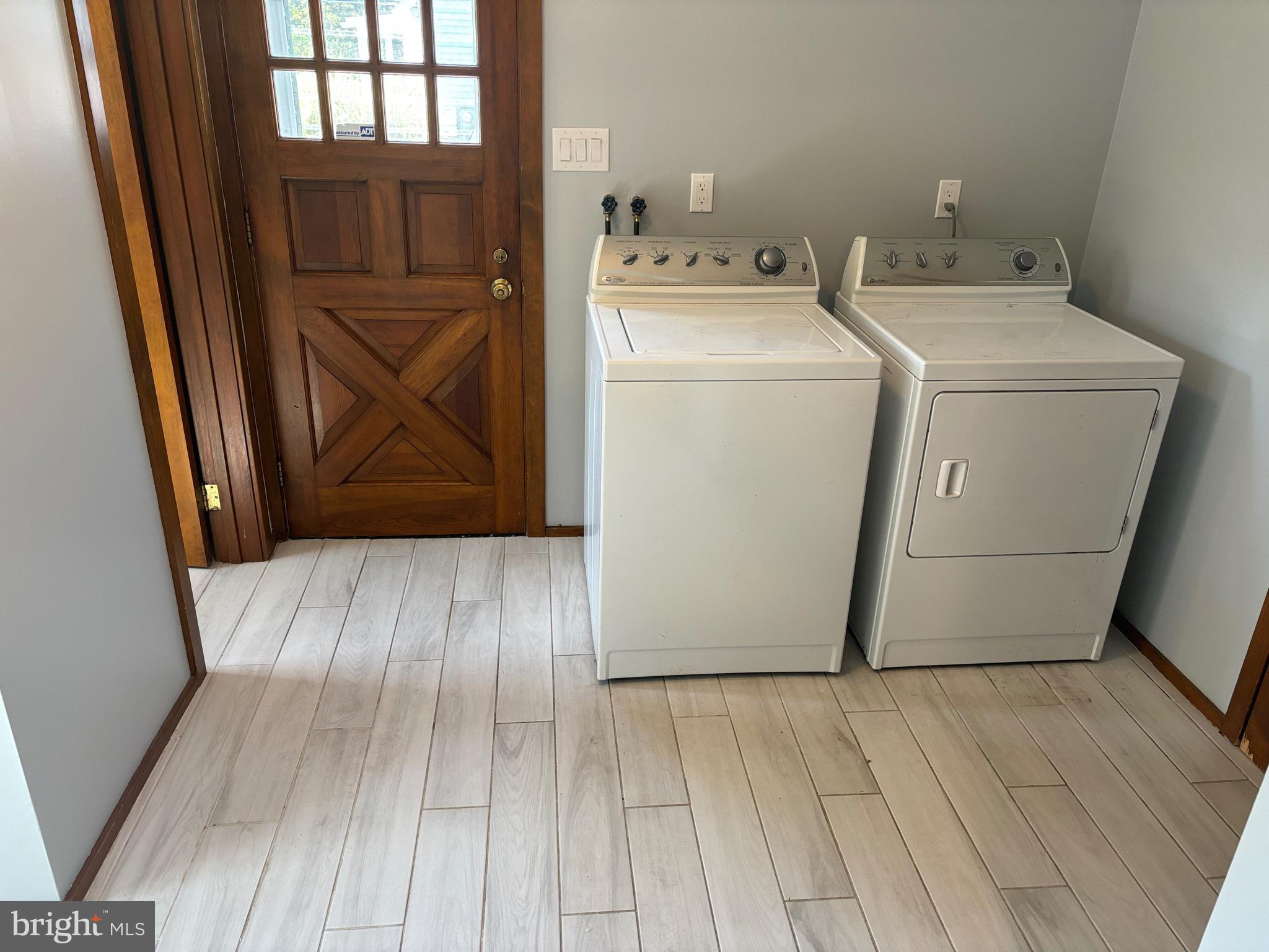 COUNTRY CLUB ESTATES - Residential Lease