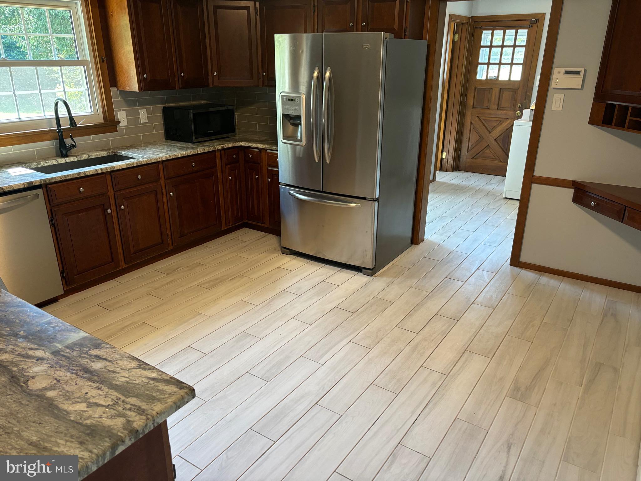 COUNTRY CLUB ESTATES - Residential Lease