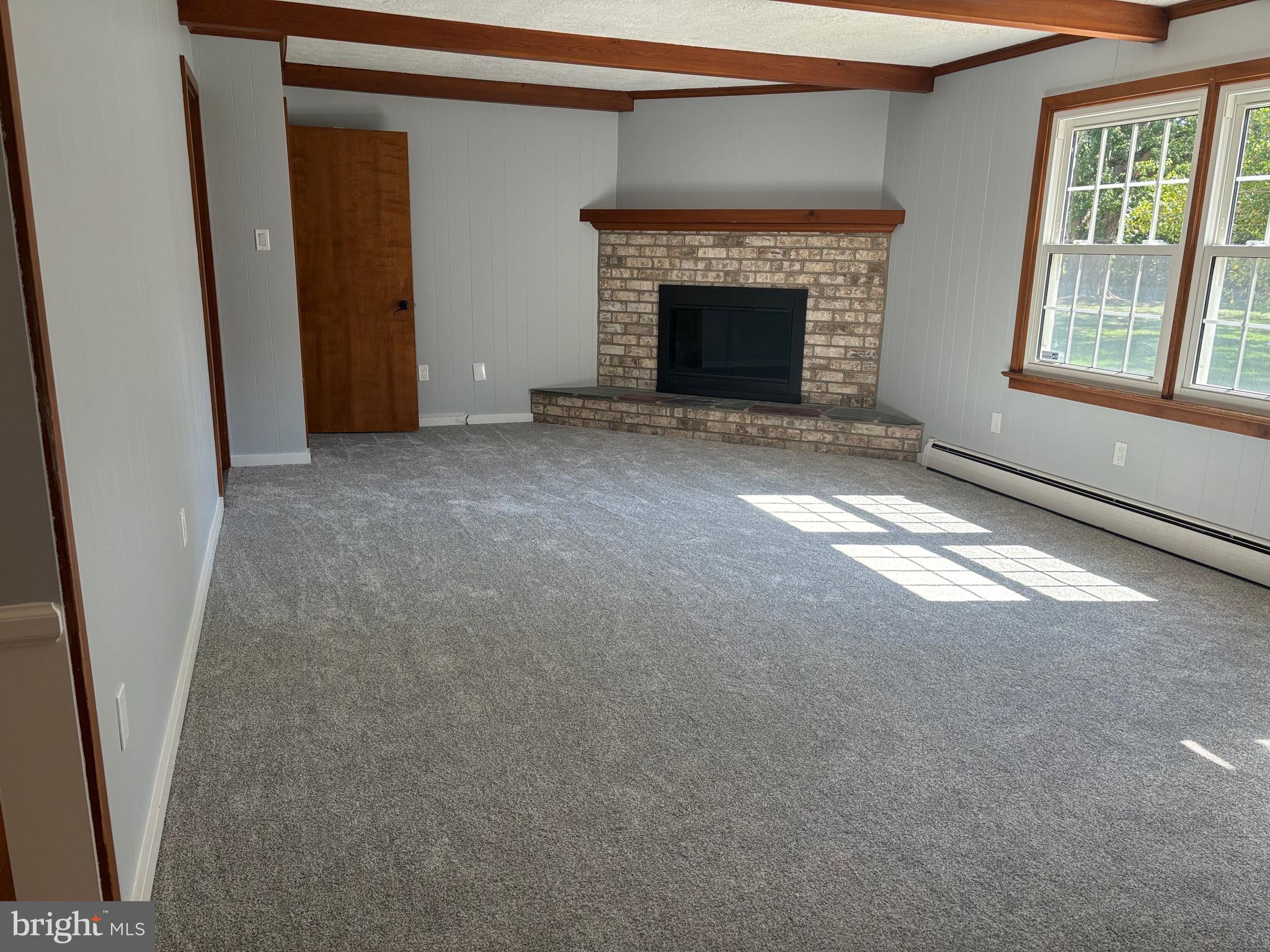 COUNTRY CLUB ESTATES - Residential Lease