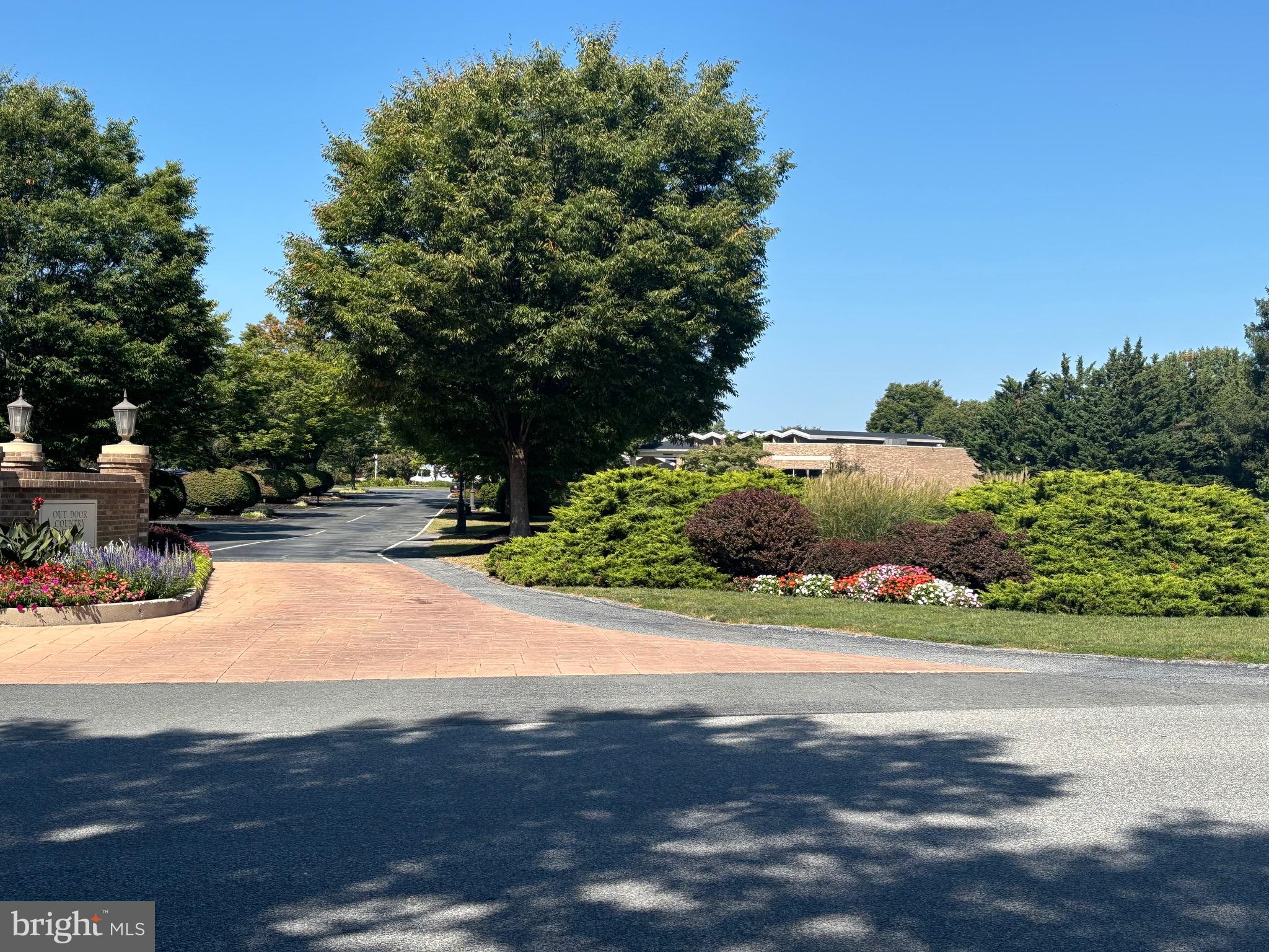 COUNTRY CLUB ESTATES - Residential Lease