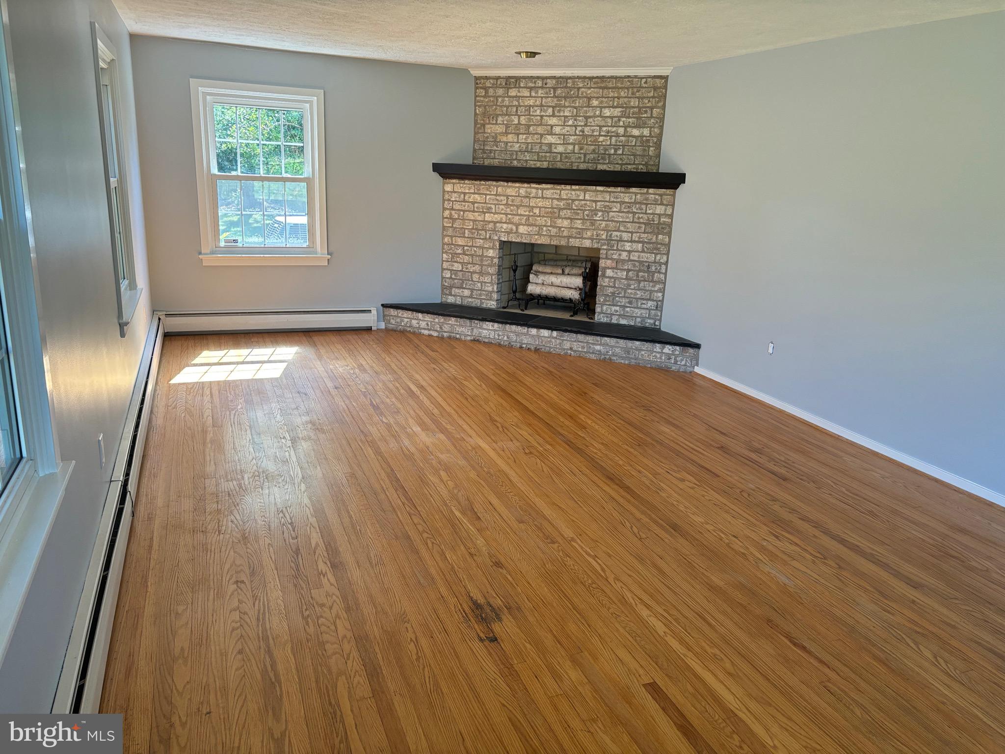 COUNTRY CLUB ESTATES - Residential Lease