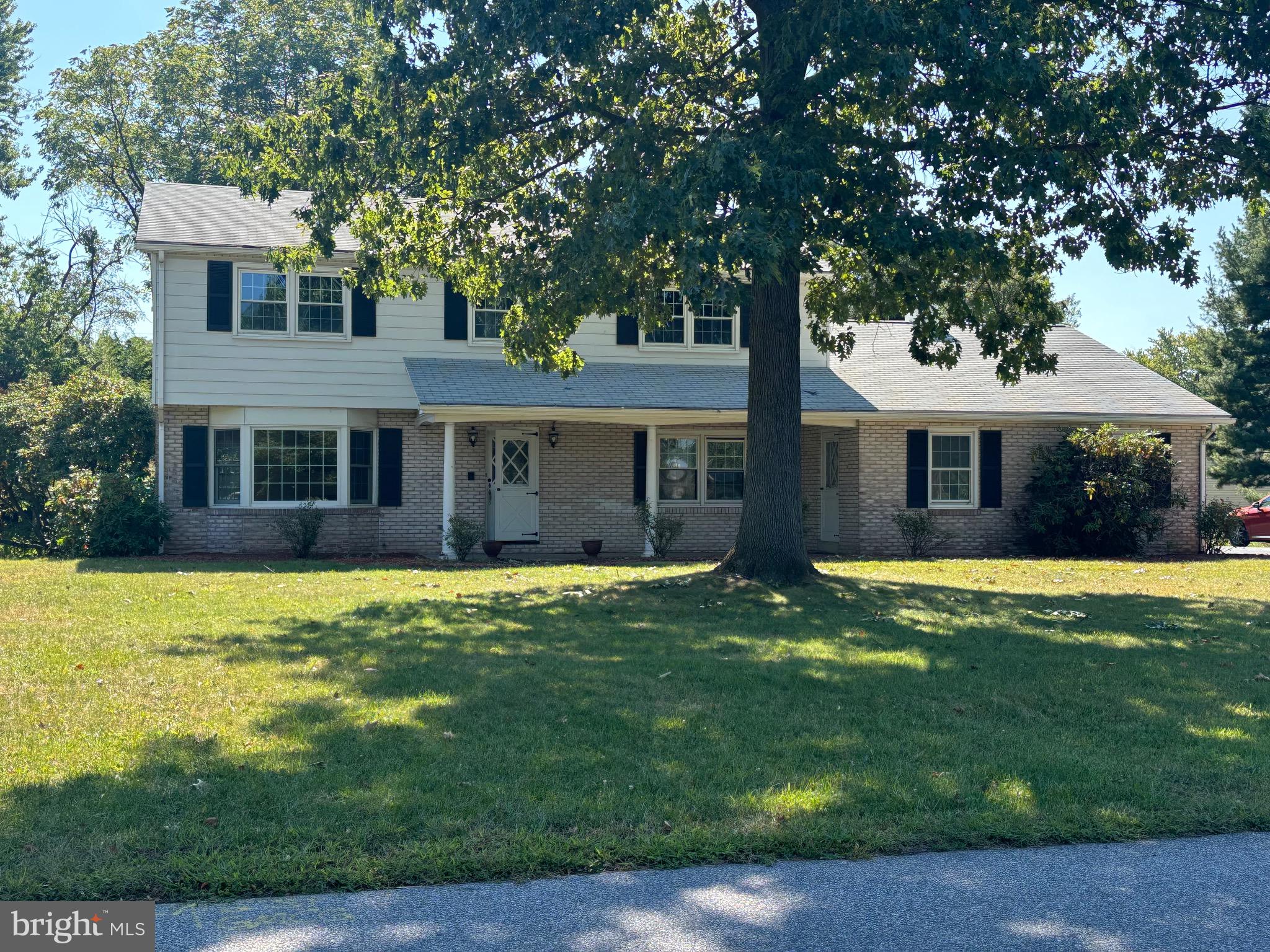 COUNTRY CLUB ESTATES - Residential Lease