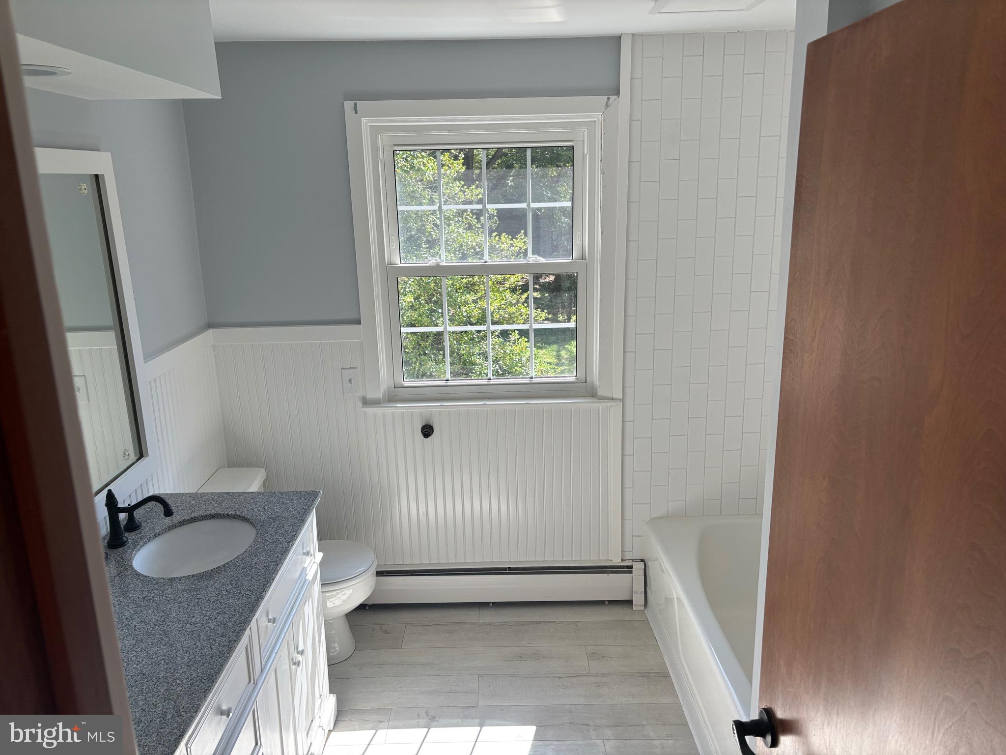 COUNTRY CLUB ESTATES - Residential Lease