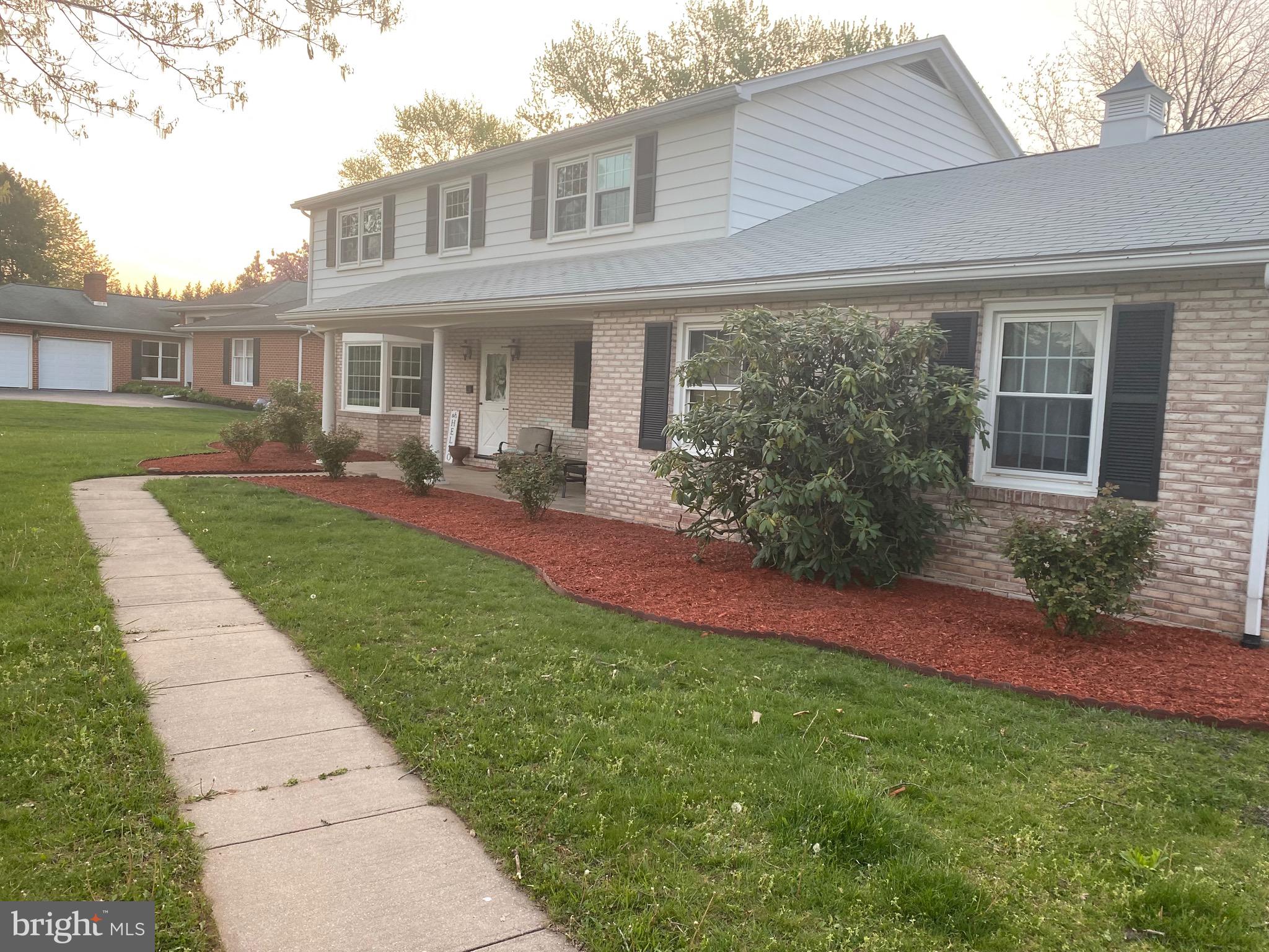 COUNTRY CLUB ESTATES - Residential Lease