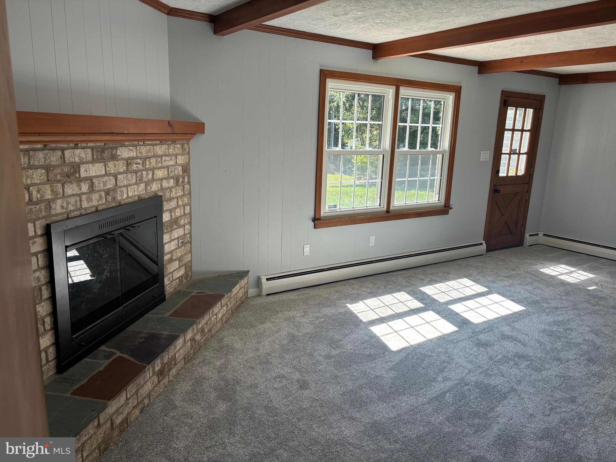 COUNTRY CLUB ESTATES - Residential Lease