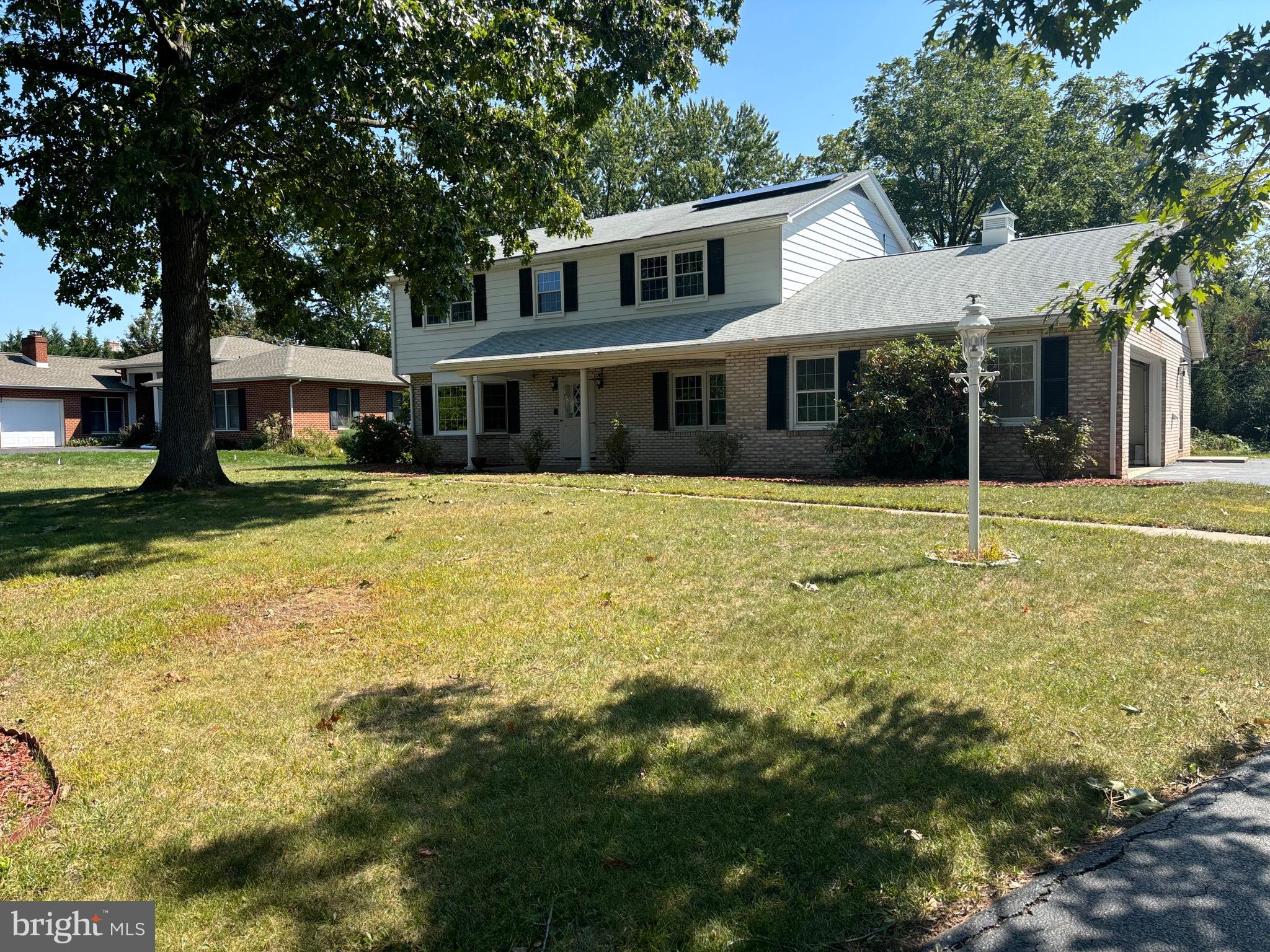 COUNTRY CLUB ESTATES - Residential Lease