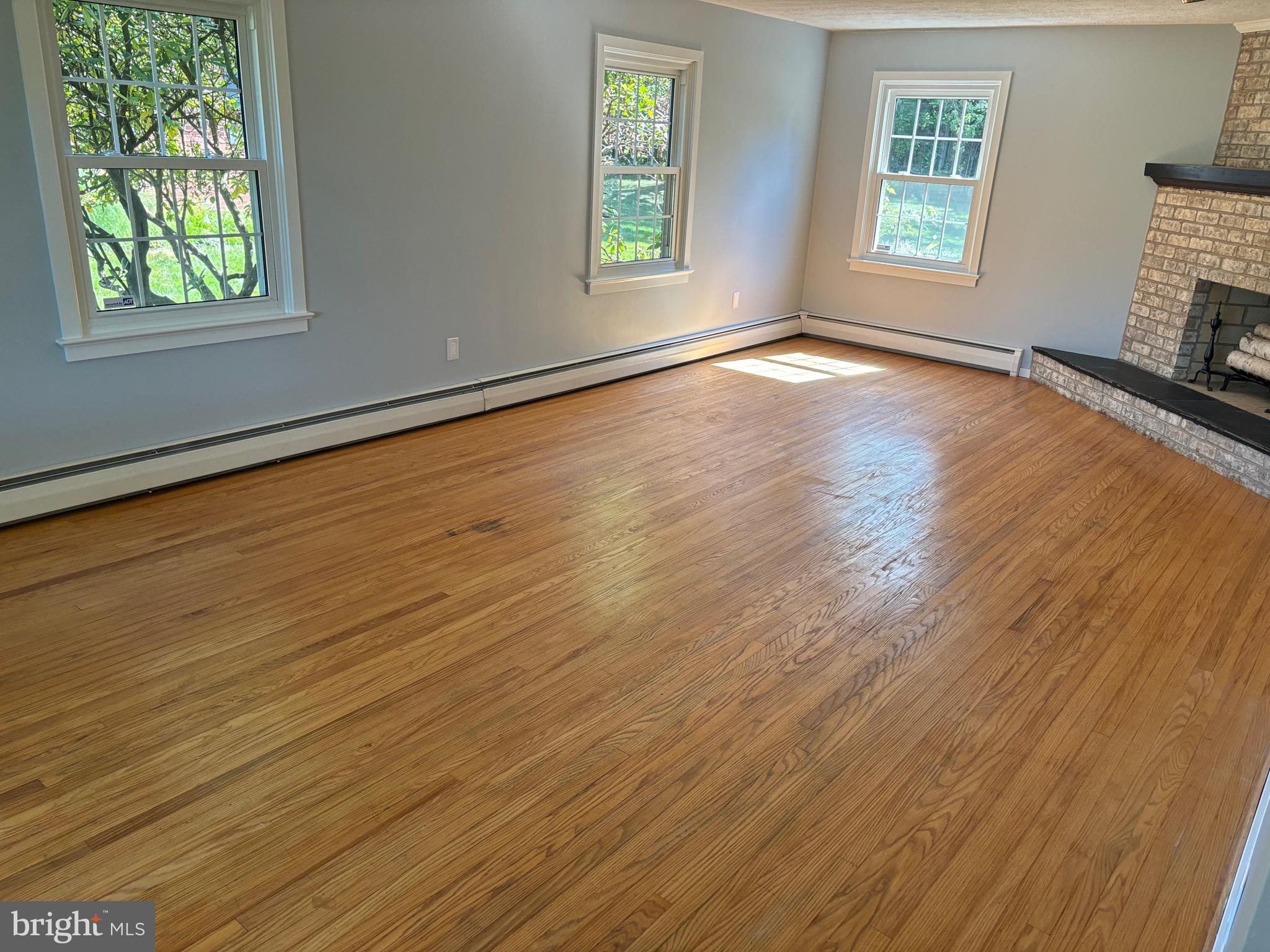 COUNTRY CLUB ESTATES - Residential Lease