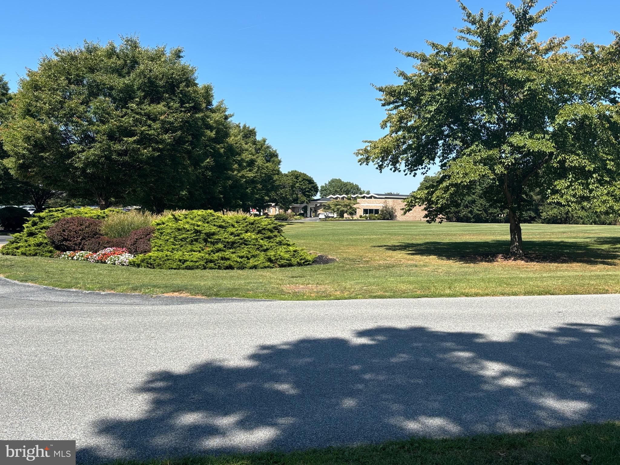 COUNTRY CLUB ESTATES - Residential Lease