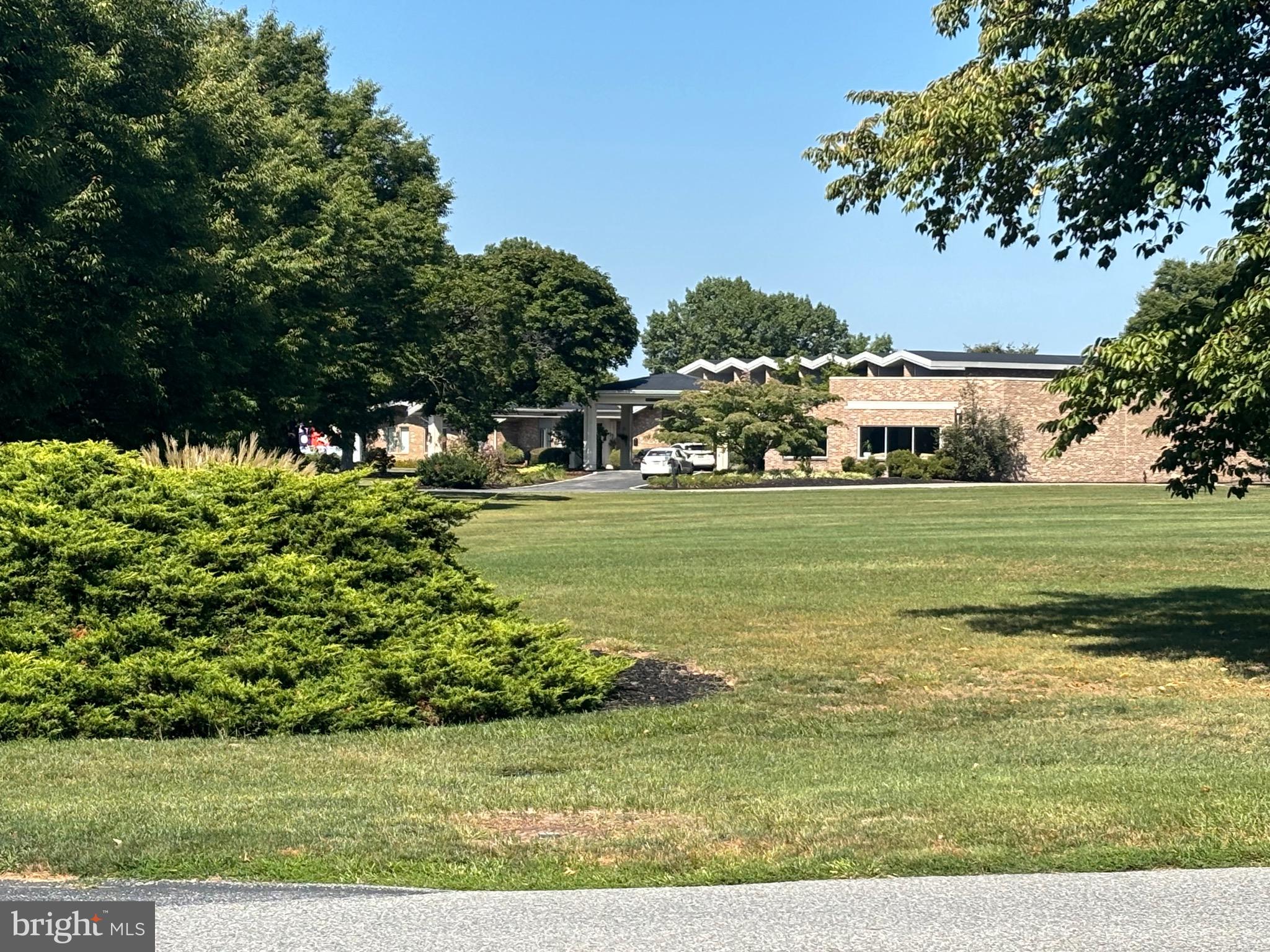 COUNTRY CLUB ESTATES - Residential Lease