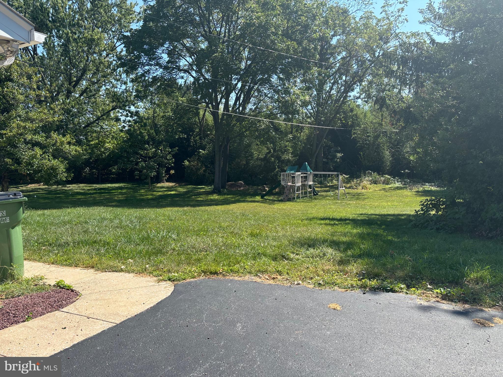 COUNTRY CLUB ESTATES - Residential Lease