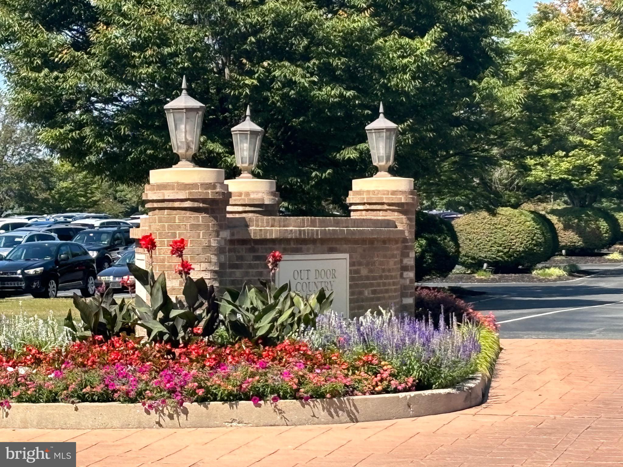 COUNTRY CLUB ESTATES - Residential Lease