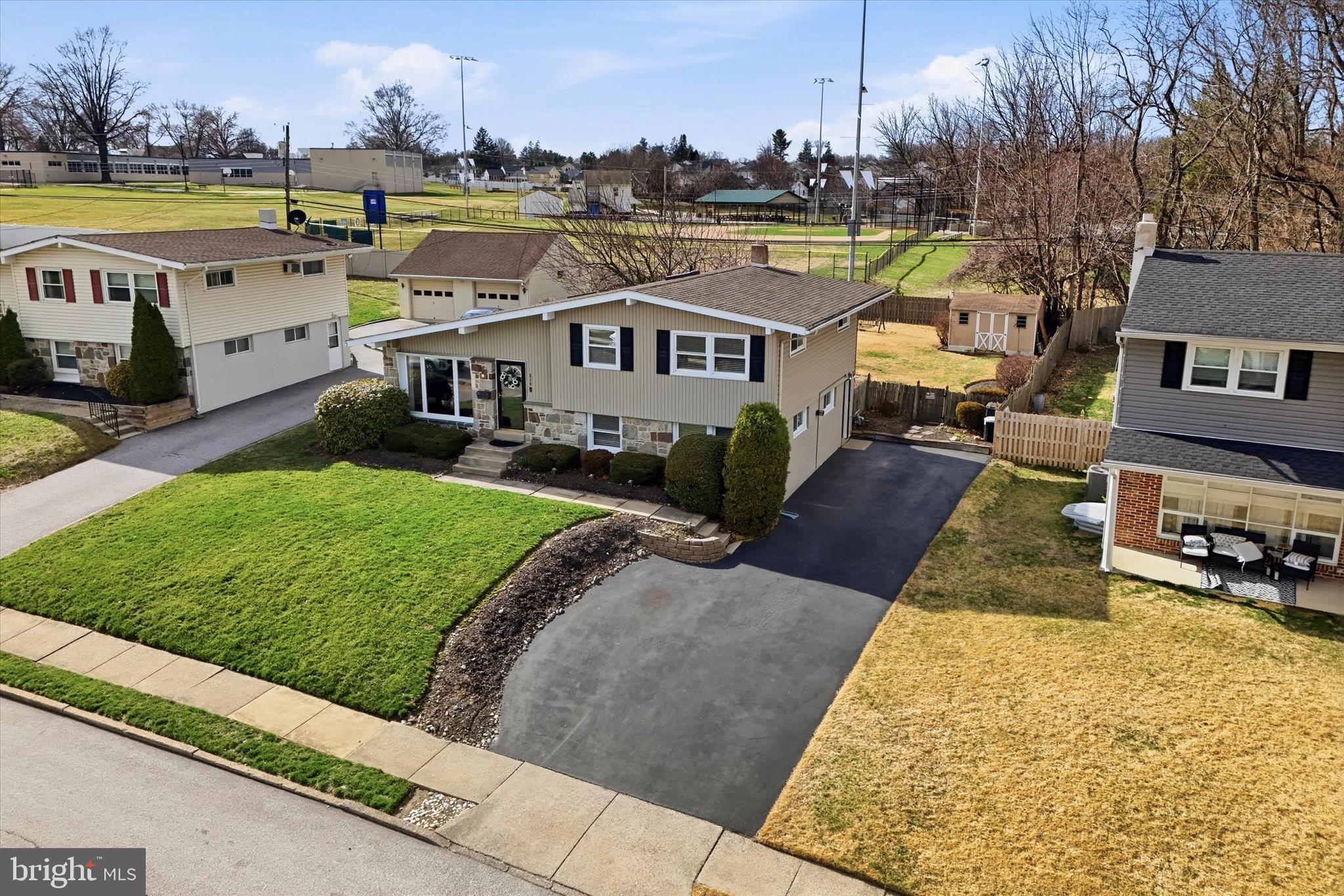 LAWRENCE PARK - Residential