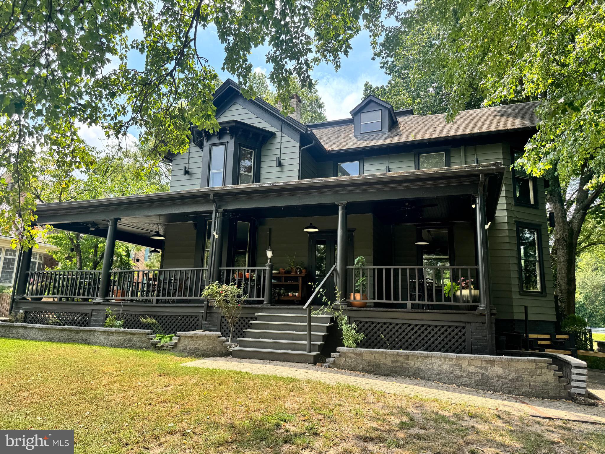 Outstanding Residential OR Business Opportunity! Rare Find with-in Downtown Denton! Property would make an excellent Restaurant, Bar, or great for Venues. Features include but not limited to Residential, Commerical or Mixed Use. Large Wrap around Porch for entertaining, Patio with plenty of room for seating with Firepit. Park like setting with Open Space and Large Pond! Full list of Current Equipment and Inventory availble and negaoitable.Upper level has 3 Bedrooms, Full Bath, Kitchenette, Family Room, Porch.Separate lot around back for more venue space or possible parking. Acreage including extra lot 2.20 Acres!
Call for more details!!!