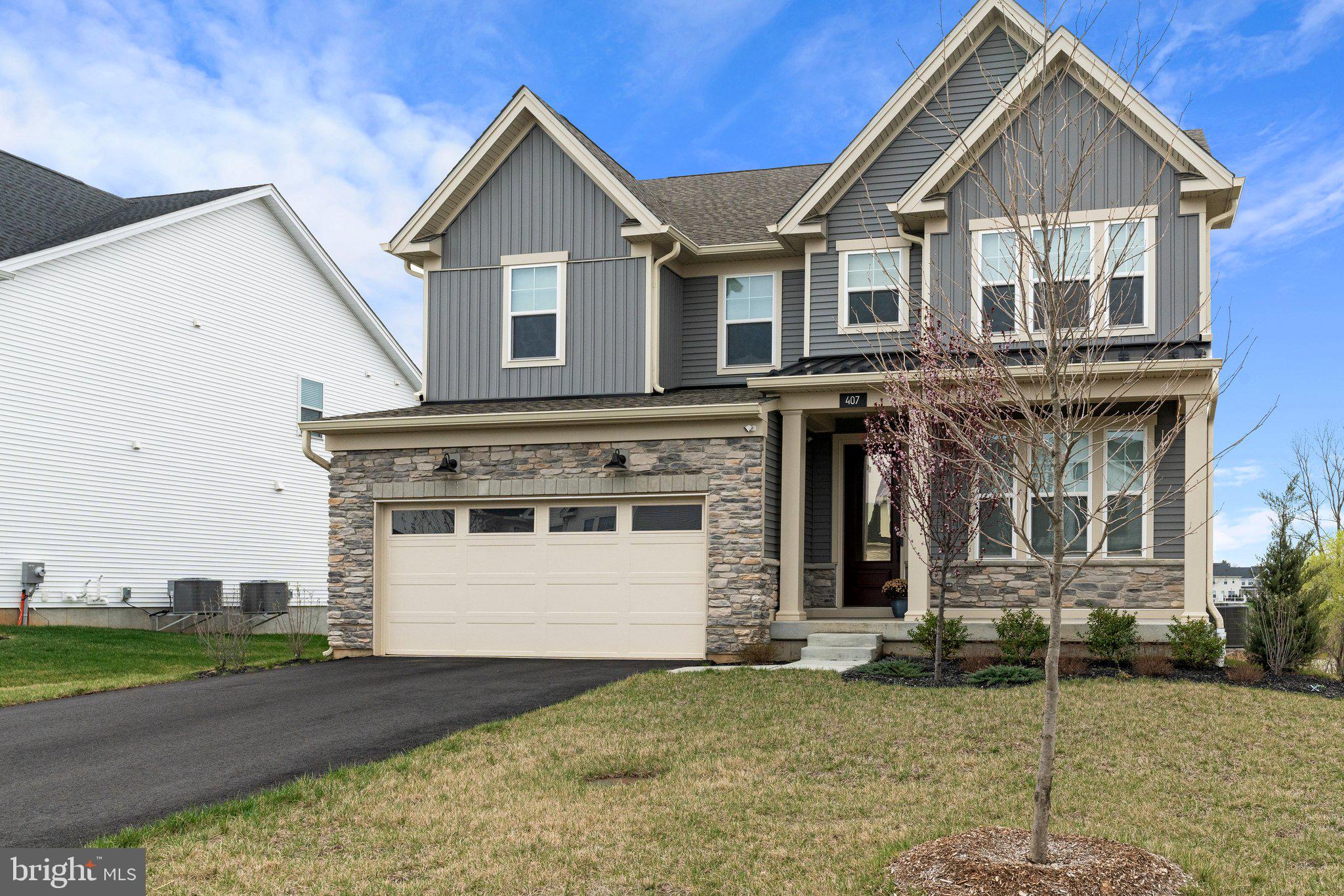 407 E CHESTNUT WAY