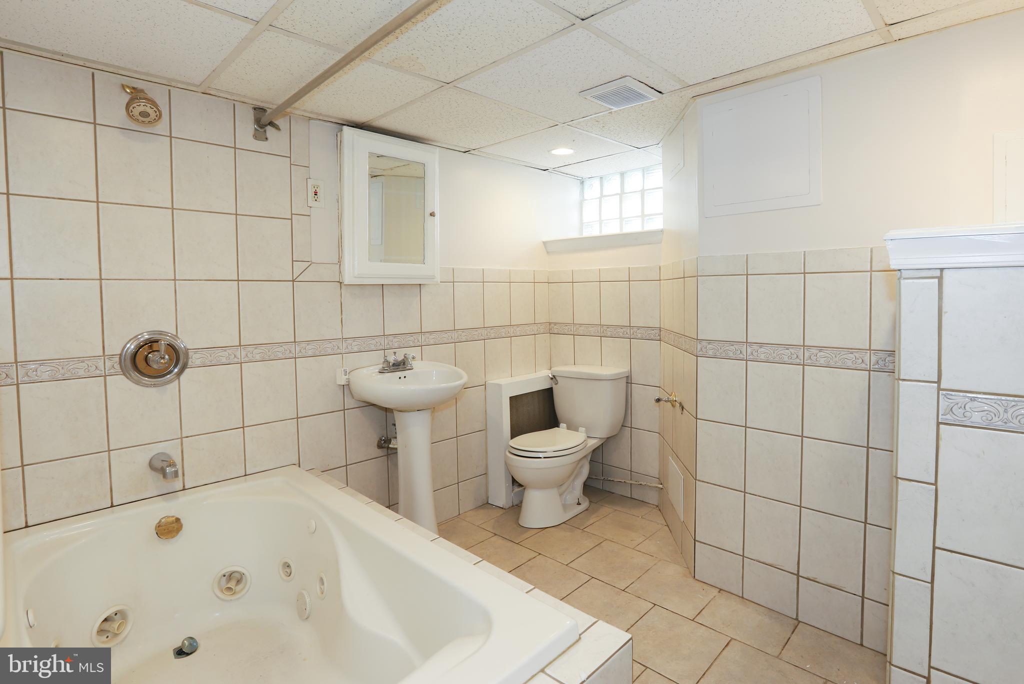 PHILADELPHIA (NORTHEAST) - Residential