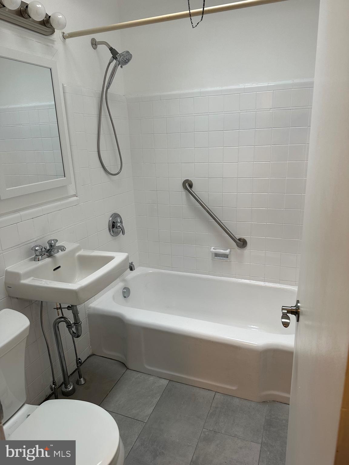 DREXEL GARDENS - Residential Lease