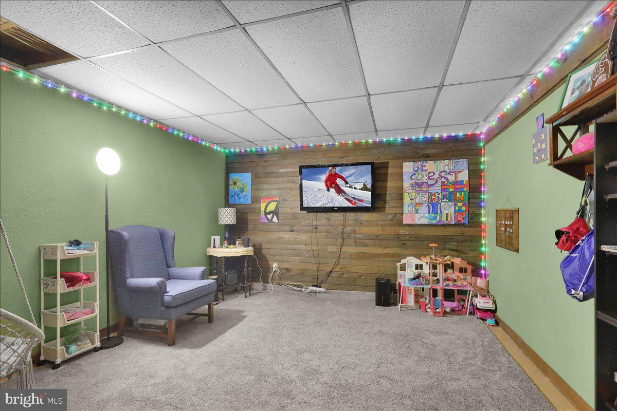 MOHNTON LAWN - Residential