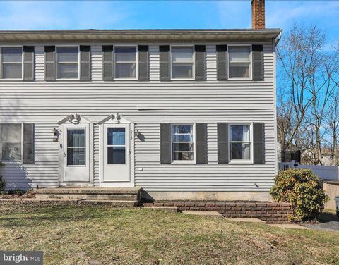 Townhouse For Sale - 613 Leininger Avenue<br/> MOHNTON, PA 19540