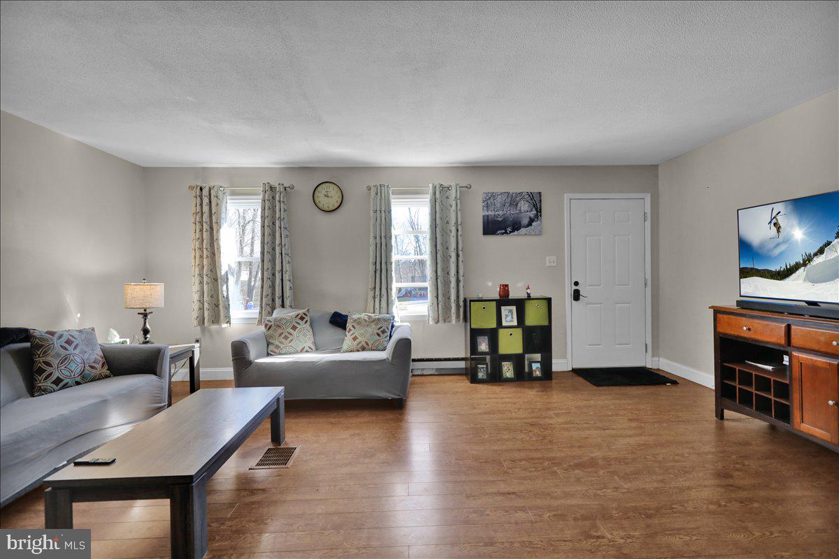 MOHNTON LAWN - Residential