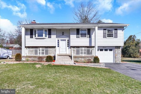 Photo of 11 Fresh Meadow Drive, Lancaster, PA 17603 (MLS # PALA2032308)