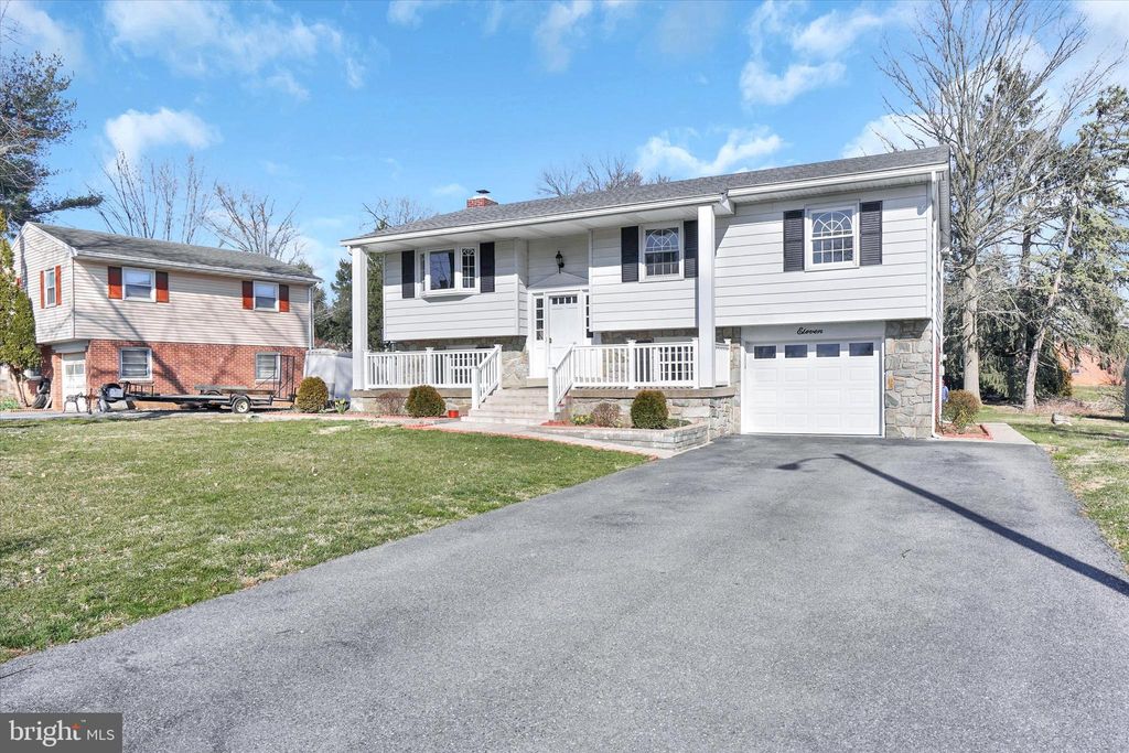 Photo of 11 Fresh Meadow Drive, Lancaster, PA 17603 (MLS # PALA2032308)