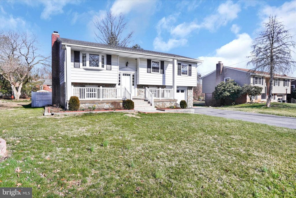 Photo of 11 Fresh Meadow Drive, Lancaster, PA 17603 (MLS # PALA2032308)