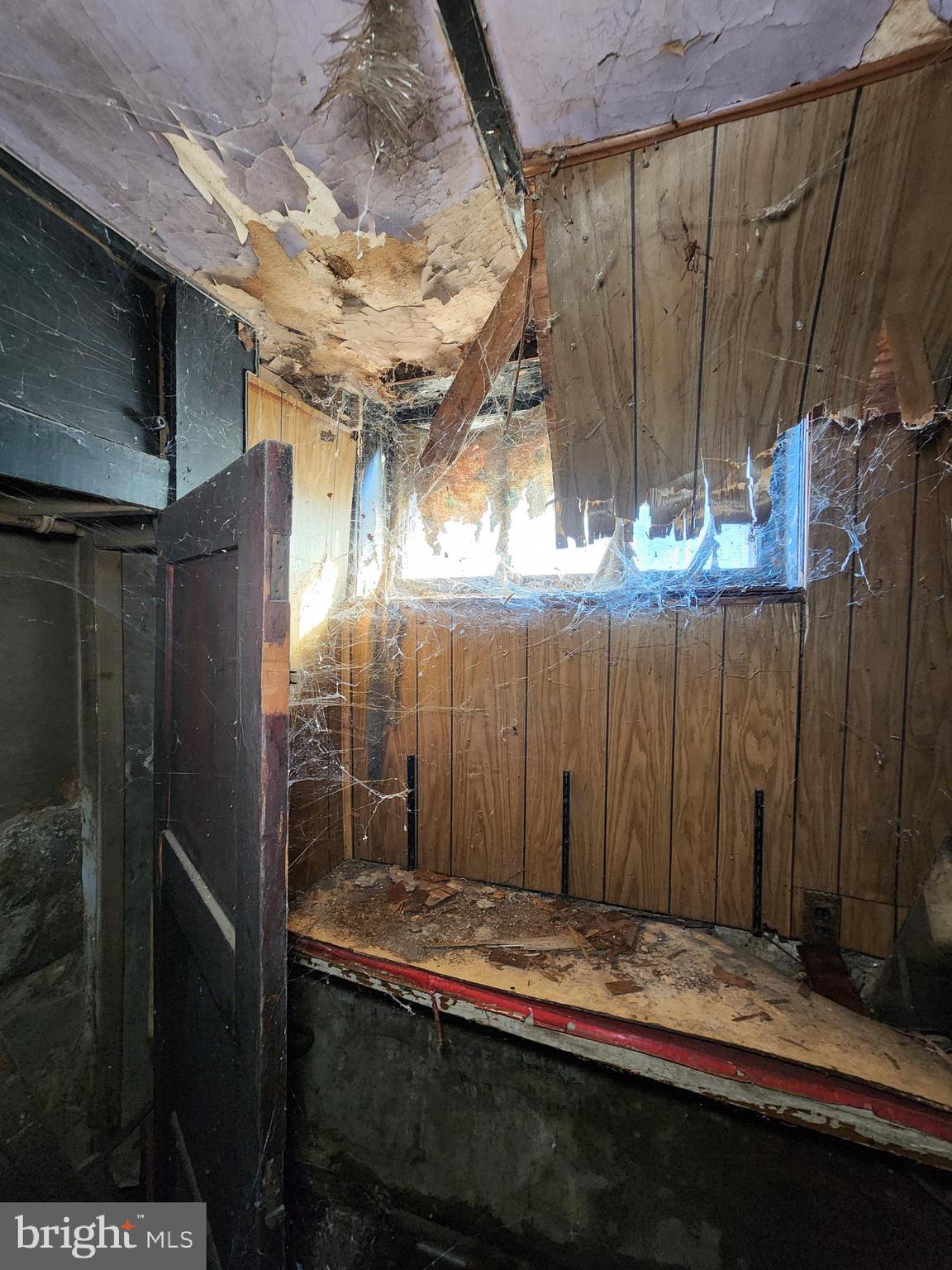 BROADWAY EAST - Residential