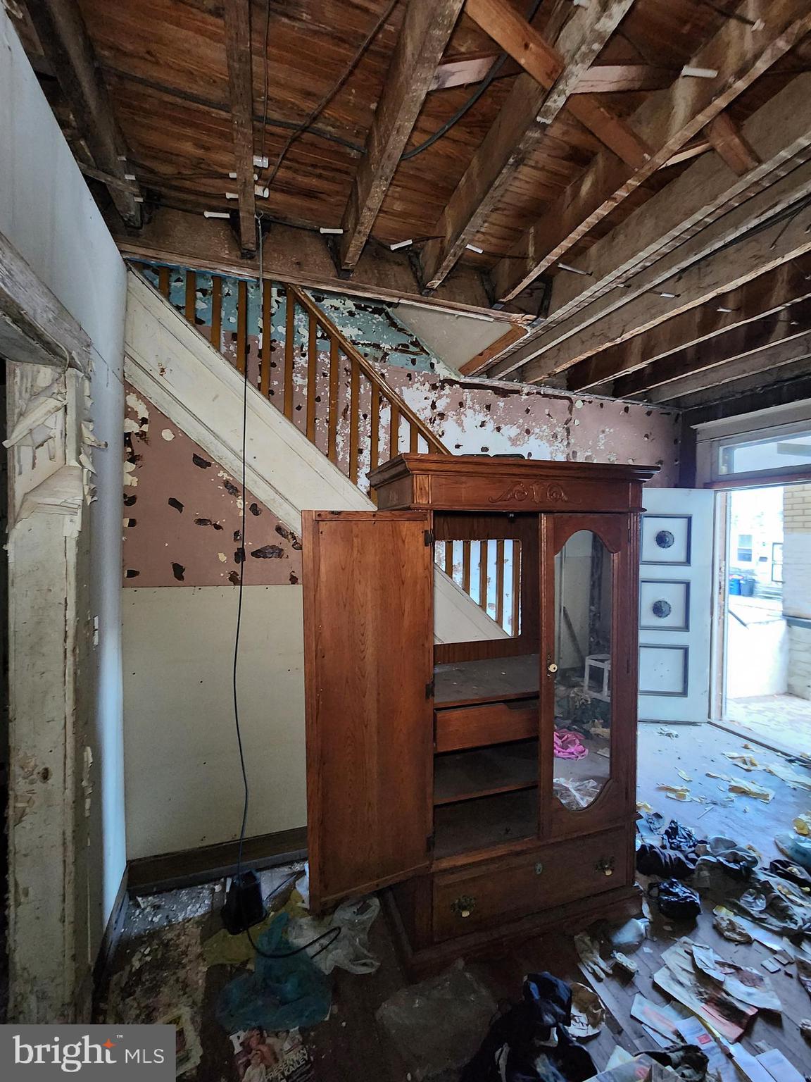 BROADWAY EAST - Residential