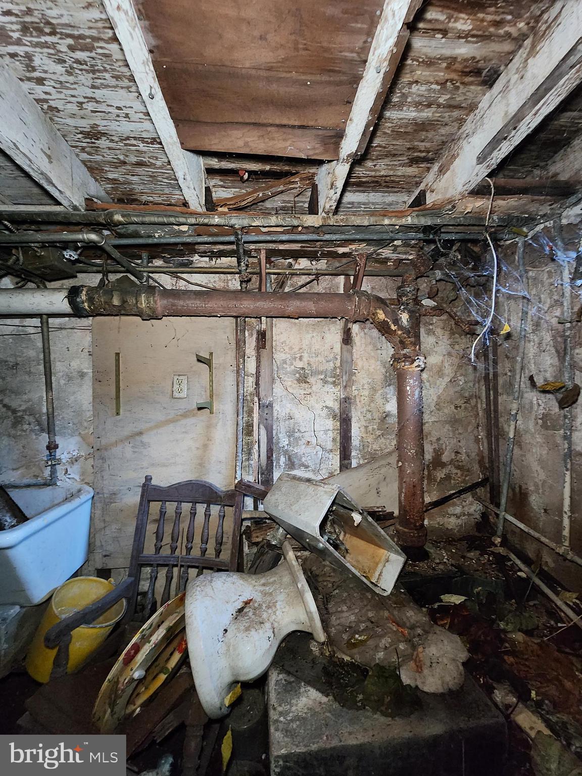 BROADWAY EAST - Residential