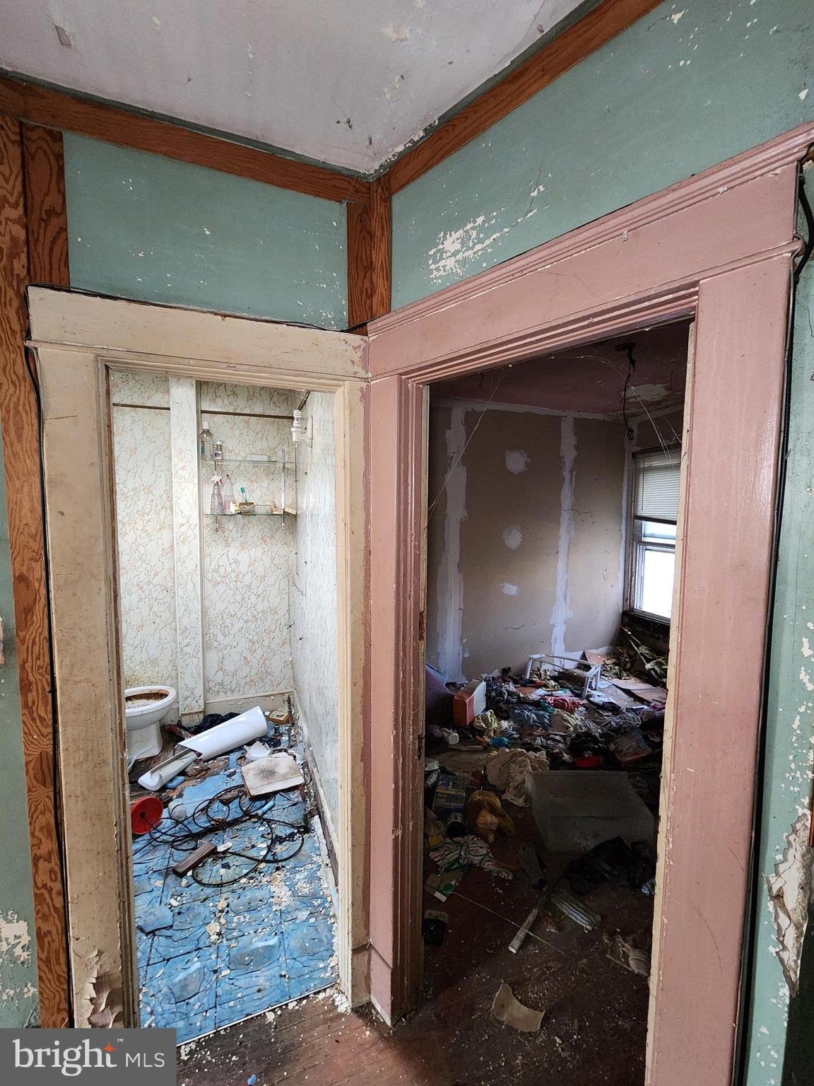 BROADWAY EAST - Residential