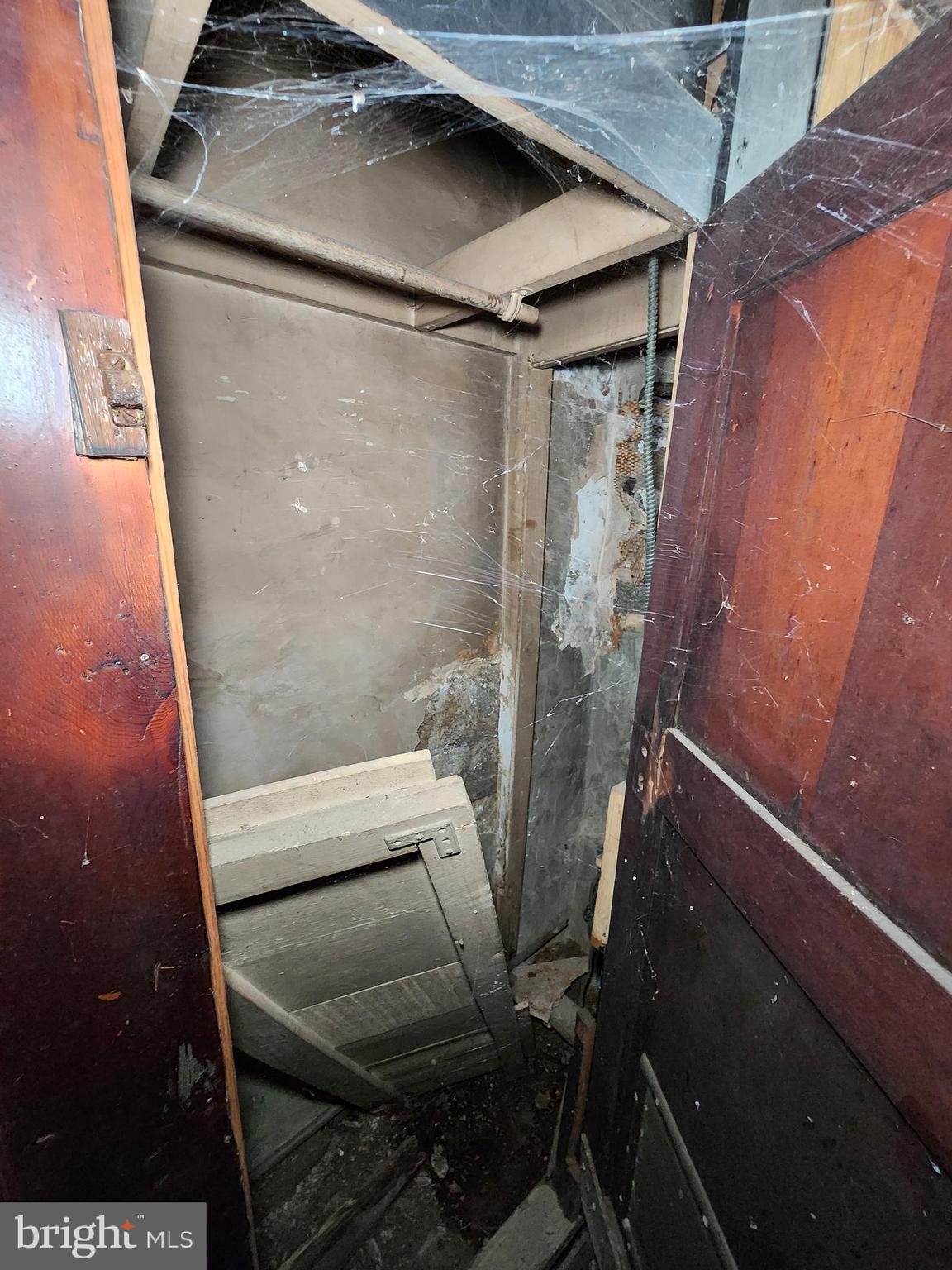 BROADWAY EAST - Residential