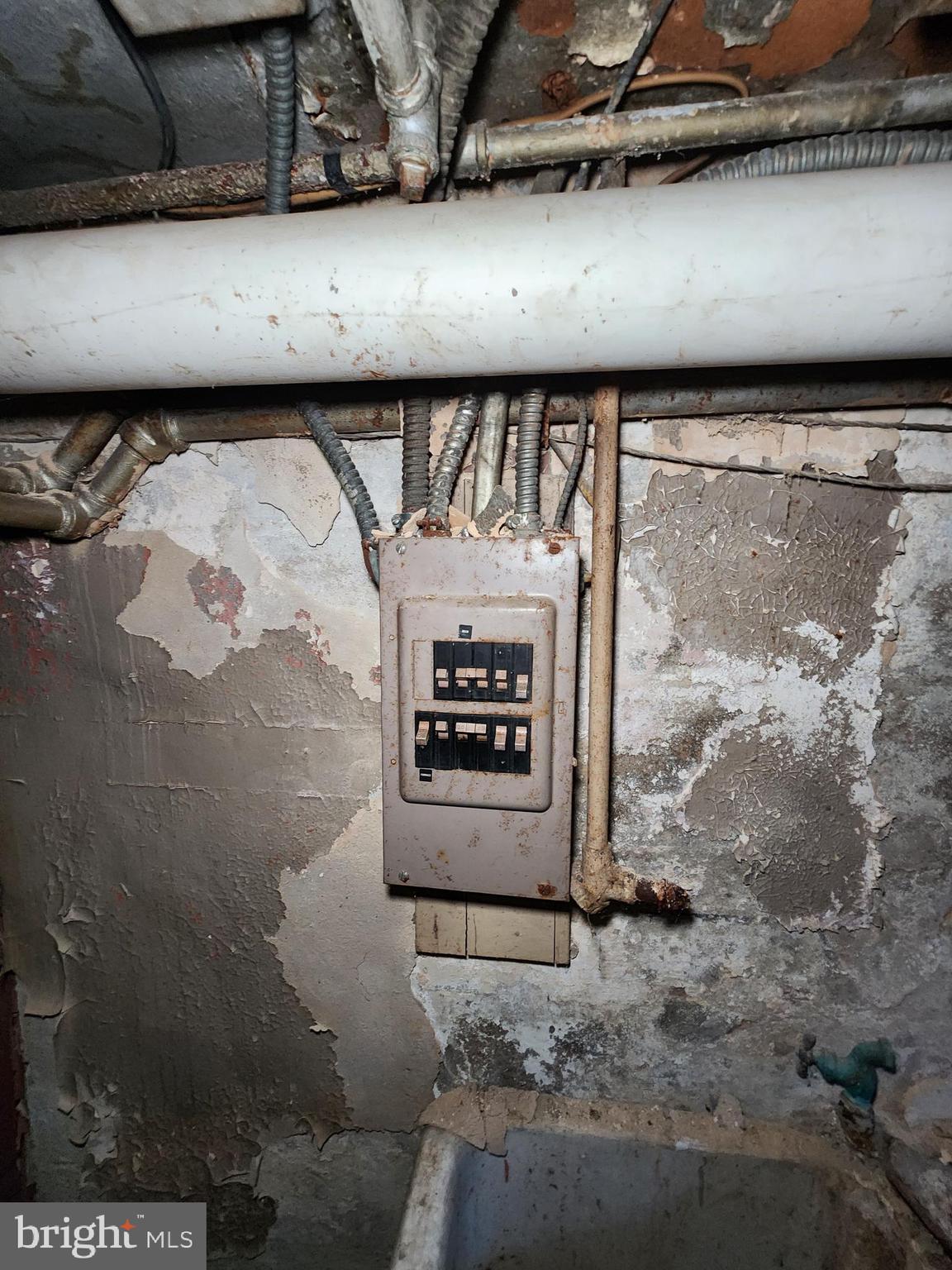 BROADWAY EAST - Residential