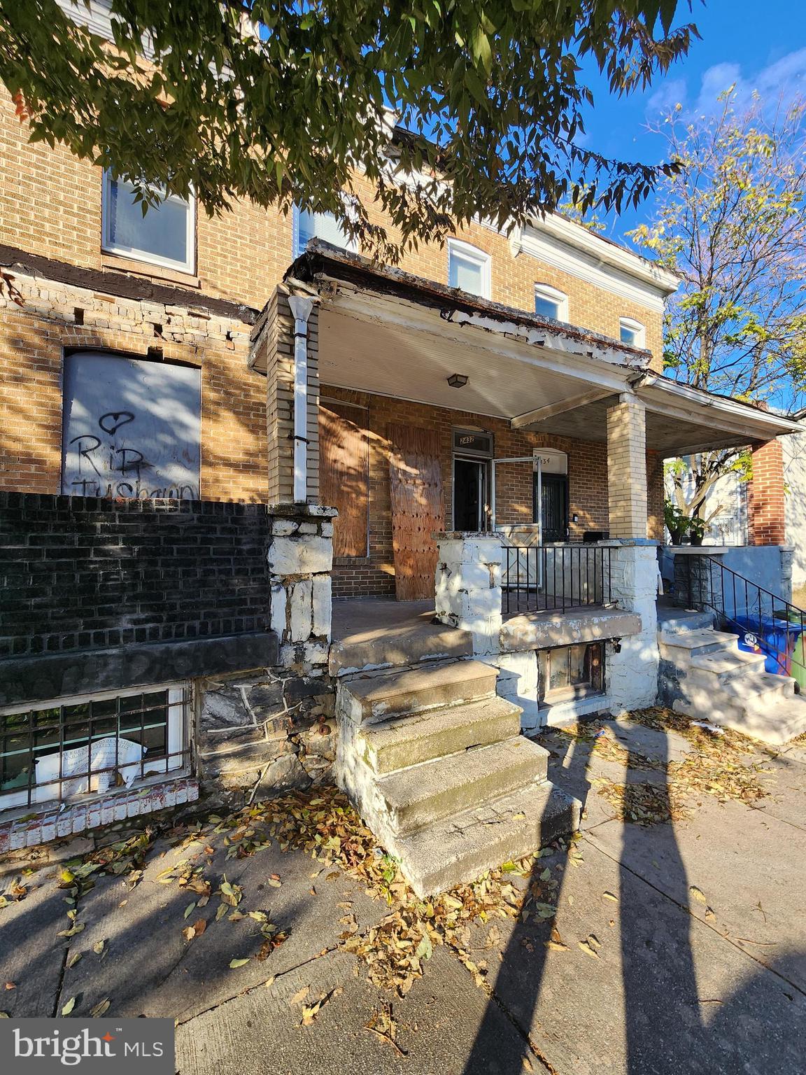 2432 E HOFFMAN STREET