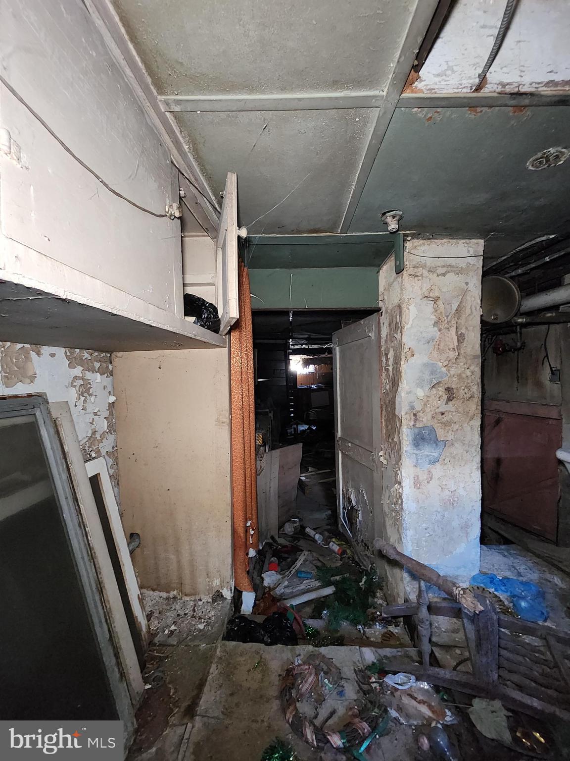 BROADWAY EAST - Residential