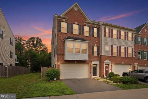 Townhouse For Sale - 22925 Chinkapin Oak Terrace<br/> STERLING, VA 20166